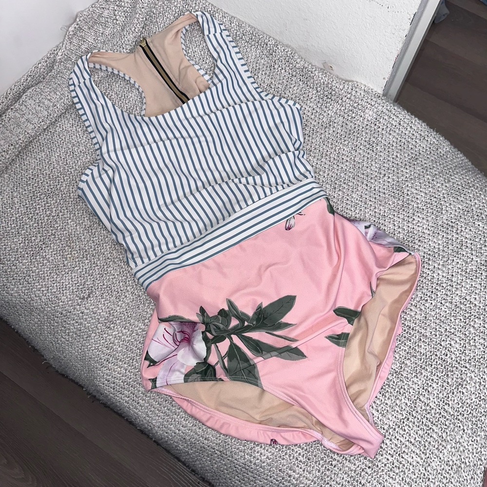 Albion Island Fever One Piece Swimsuit Large Pink Castaway Stripe Floral Sz XL